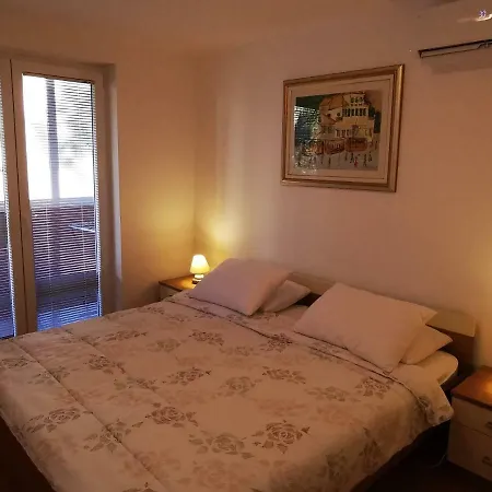 Comfortable 3* Lapad Center 아파트 *